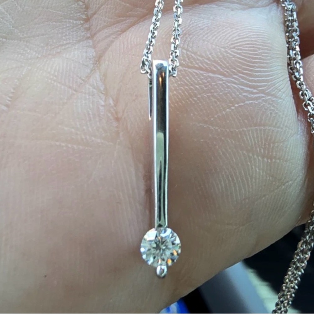 The Leo Diamond 14K White Gold Natural 1/5ct VVS/F Bar Pendant 19” Necklace 3g